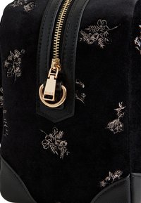 FABLE ENGLAND HEPSIE EMBROIDERED - Käsilaukku - black