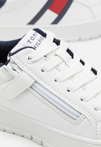 Tommy Hilfiger NATHAN UNISEX - Sneakers basse - white