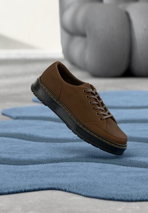 Dr. Martens BROOKLINE 6 EYE SHOE UNISEX - Tossud - dark brown bronx