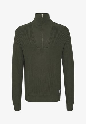 Maglione a collo con mezza zip di colore verde oliva, in tessuto testurizzato, con polsini e orlo a coste, caratterizzato da un'apertura sul petto e una etichetta con logo sul lato.