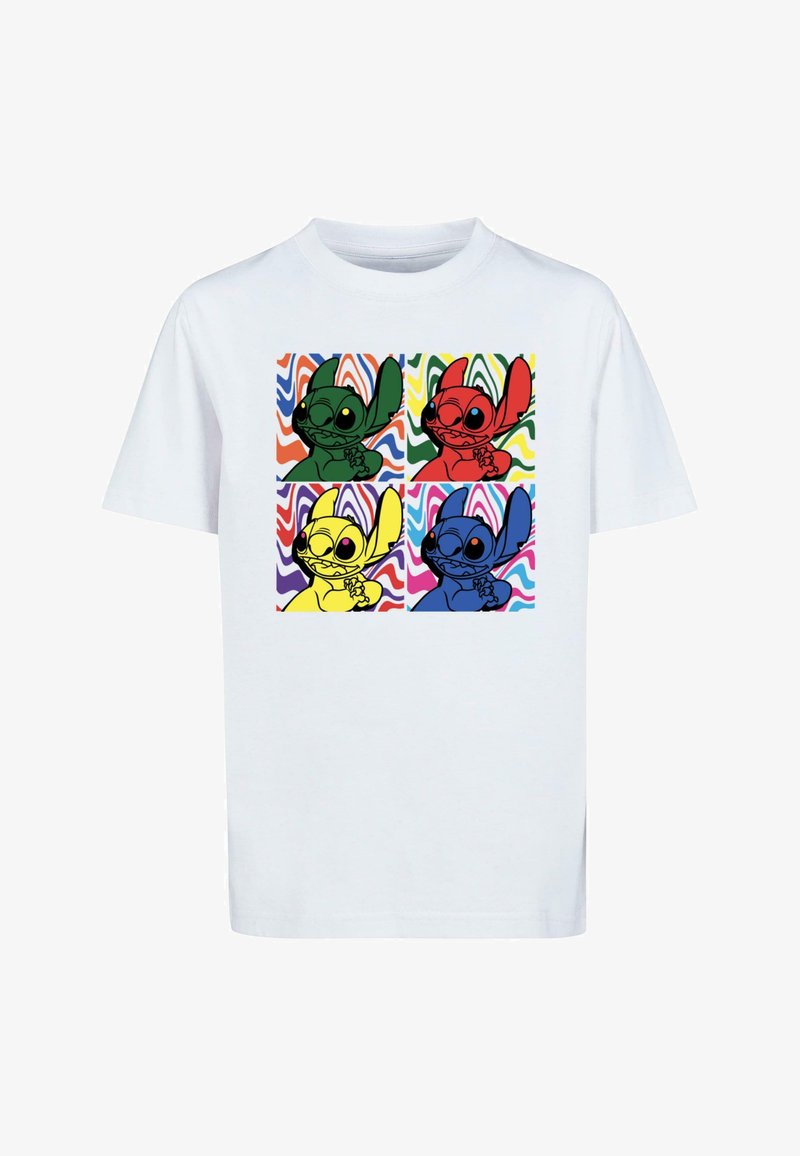Witte t-shirt met een kleurrijke grafische print van een cartoonfiguur in vier panelen: rood, groen, geel en blauw op een golvende achtergrond.