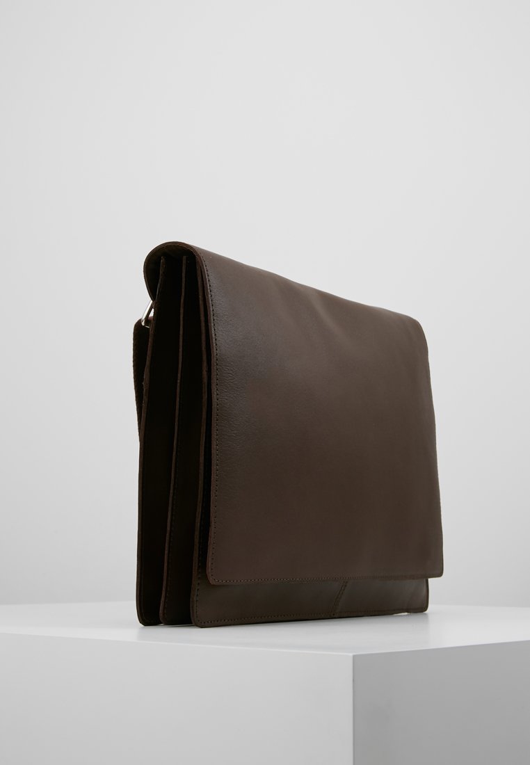 Pier One LEATHER Skulderveske dark brown Zalando.no Pier One LEATHER Skulderveske dark brown Zalando.no