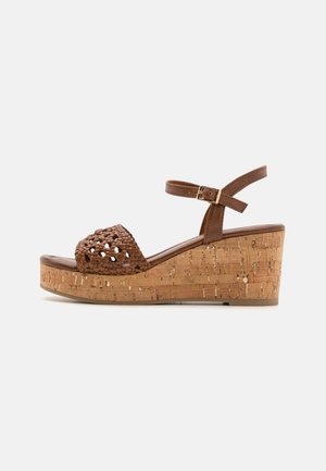 Wedge sandals - cognac