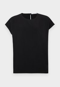 Top negro de manga corta con cuello redondo y detalle de apertura en la parte trasera. Tela suave con un ajuste relajado y forma recta.