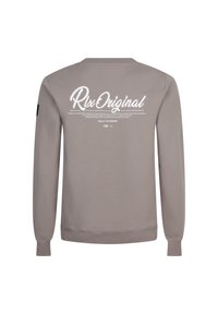 Lichtgrijs sweatshirt met een ronde halslijn en lange mouwen. De achterkant is bedrukt met grote witte tekst en kleinere details in het zwart.