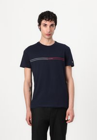 Tommy Jeans SLIM ENTRY GRAPHIC TEE - Camiseta estampada - dark night navy