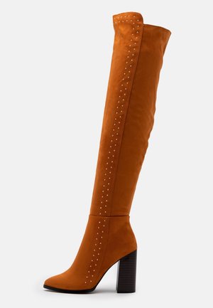 Stivali con i tacchi - cognac