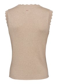 Beige ribstrikket ærmeløs sweater med bølget kant ved skuldre og halsudskæring, med en lille rund knap på øverste del af ryggen.