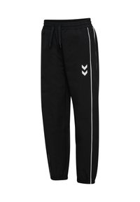 Sorte atletikbukser med elastisk talje, snørring, hvide striber i siden og to hvide nedadvendte chevron-logoer på venstre lår.