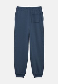 Μπλε ναυτικού χρώματος φόρμες από μαλακό ύφασμα, με ελαστική μέση, στενές μανσέτες και μία πίσω τσέπη.