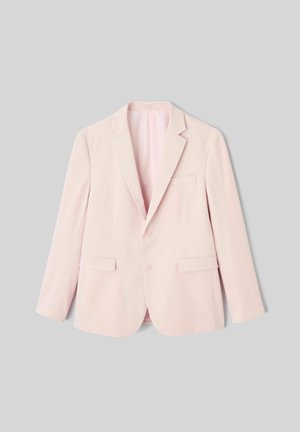 Veste blazer rose clair ajustée avec col cranté, deux boutons, poches à rabat et poche poitrine, présentée à plat sur fond gris.