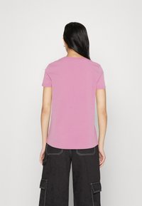 Vero Moda VMPAULA - T-shirts - bonbon