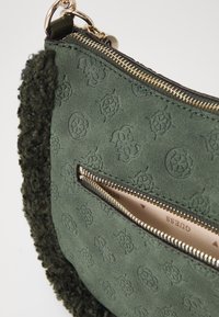 Guess DAVIKA zielony