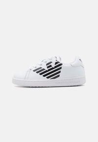 Nem kiválasztott, triple white/black