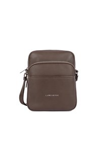 Borsa a tracolla in pelle marrone con superficie texturizzata. Presenta una chiusura con zip, una tasca frontale e una tracolla regolabile. Logo del marchio sulla parte anteriore.