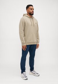 Lyle & Scott Sudadera - sage