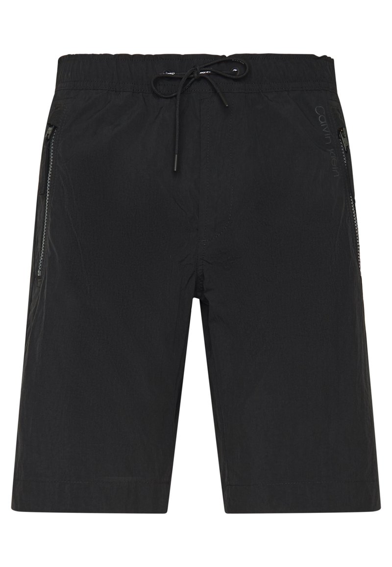 Černé kraťasy vyrobené z lehkého materiálu, s elastickým pasem a šňůrkou na stažení, a bočními kapsami na zip. Jednoduchý design bez vzorů.