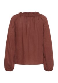 Blouse marron à manches longues avec poignets élastiques et encolure haute froncée et à volants, vue de dos sur fond blanc.