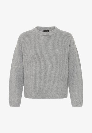 Grå strikket trøje med rund halsudskæring og lange ærmer. Har en ribbet tekstur og en løs pasform, uden synlige mønstre eller accenter.