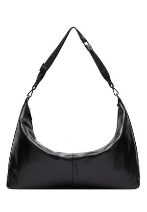 Sac à bandoulière en cuir noir avec une texture lisse, un corps allongé et une bandoulière réglable dotée de matériel pour fixation.