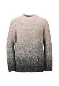 Flauschiger Strickpullover mit einem Farbverlauf von hellem Rosa oben zu dunkelgrau unten, rundem Ausschnitt und langen Ärmeln.