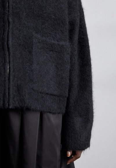 Holzweiler TINE FLUFFY CARDIGAN - Kardigán - black
