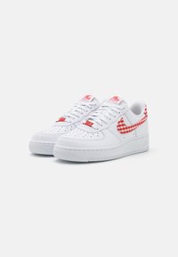 Nike Sportswear AIR FORCE 1 07 TREND - Sneakers basse - white/mystic red