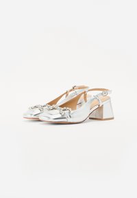 Slingback high-heeled shoes in metallic silver leather with a square toe, embellished with a beaded detail on the vamp and a block heel.