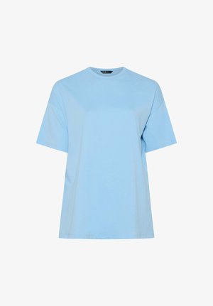 Simpel lyseblå T-shirt med korte ærmer og rund hals, med en afslappet pasform uden synlige mønstre eller logoer.