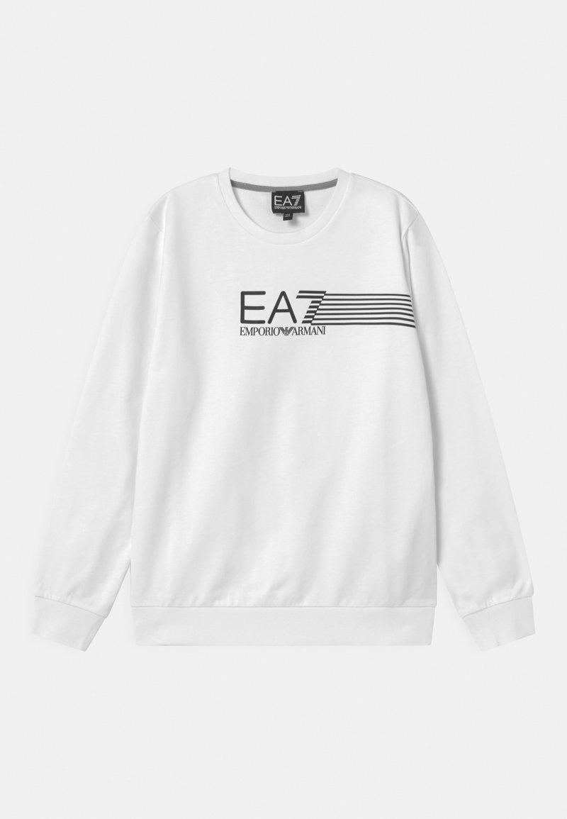 Vit långärmad sweatshirt med svart "EA7 Emporio Armani"-logotyp och horisontella linjer över bröstet, rundad halsringning och ribbade ärmslut.