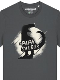 Donkergrijze T-shirt met een zwarte silhouet van een dinosaurus en de tekst "PAPA SAURUS" in vet, witte lettertype met een gestructureerd effect.