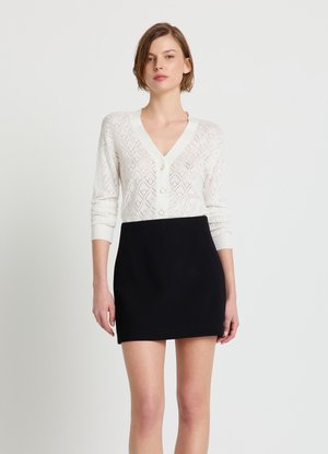 Calliope, Gonna a campana - ultrablack