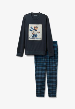 Dvoudílná souprava pyžama obsahující tmavě modrou mikinu s grafikou medvěda na lyžích a odpovídající kárované černomodré pyžamové kalhoty.