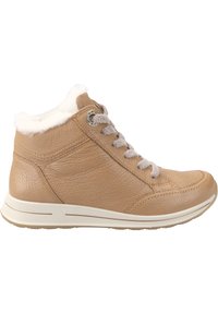 Sneaker high-top in pelle marrone chiaro con foderatura in pelliccia sintetica bianca, lacci grigi chiari e suola imbottita con un aspetto texturizzato.