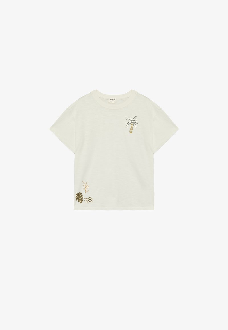 Weißes T-Shirt mit kurzen Ärmeln, kleinem Palmenmotiv auf der oberen linken Brust sowie Blatt- und Wellenmustern an der unteren linken Seite.
