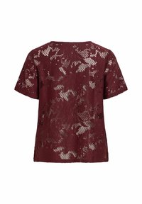 Blouse en dentelle bordeaux à manches courtes avec motif floral et tissu semi-transparent, vue de dos.