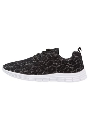 Trainers - black