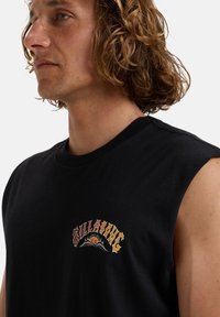 Black sleeveless T-shirt made of cotton, featuring a multicolored graphic design with "BILLABONG" text and a stylized sun illustration.