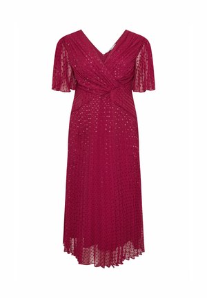 Abito midi rosso con maniche a farfalla in chiffon plissettato, scollatura a V e corpino avvolgente, con un sottile motivo a pois metallici su tutta la stoffa.