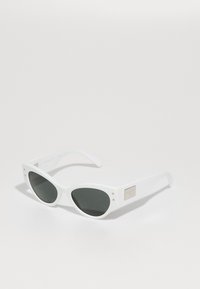 Vybráno, white