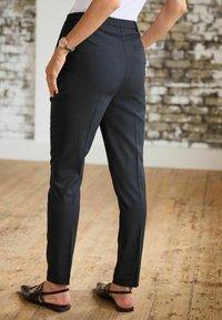 Next TAILORED STRETCH PETITE. - Chino kalhoty - black