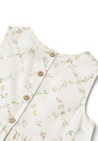 Robe à motif floral en tissu léger, ornée de fleurs pastel, de boutons en bois et d'une jupe élastiquée. Encolure ronde et sans manches.