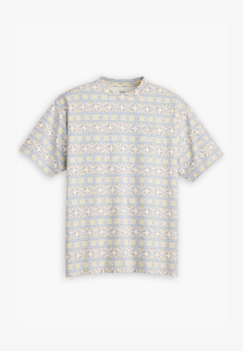 Chemise à manches courtes en tissu léger avec un motif géométrique répétitif dans des teintes de bleu pâle, jaune et beige, dotée d'un col rond.