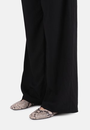 SER-AJAA - Ballerines - oatmilk/white/black