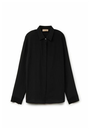 Czarny longsleeve z guzikowym przodem, kołnierzykiem i lekko luźnym krojem. Wykonany z gładkiego materiału, o prostym designie, bez wzorów.