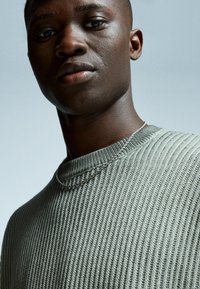 Bershka BOXY FIT - Strickpullover - grey