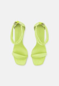 Tamaris Sandale s visokom petom - lime