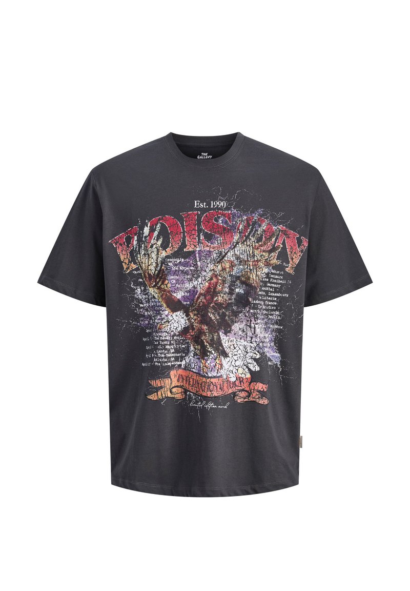 Μαύρο T-shirt με μεγάλο ρετρό γραφικό αετού, φθαρμένο κόκκινο κείμενο "POISON" και επιπλέον κείμενα και σχεδιαστικές λεπτομέρειες σε λευκό και πορτοκαλί.