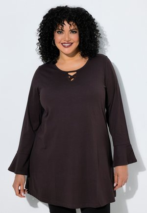 Ulla Popken, CUTOUT NECKLINE TRUMPET SLEEVE A-LINE KNIT TUNIC - Camiseta de manga larga - mahogany