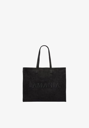 Czarna prostokątna torba typu tote z dwoma uchwytami i tłoczonym napisem "LAMANIA" z przodu, wykonana z materiału przypominającego zamsz.